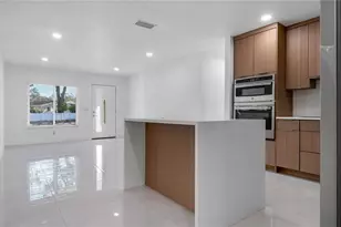 8641 May Cir, Tampa, FL 33614 - Photo 15