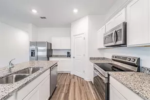 35412 Eastbrook Ave, Zephyrhills, FL 33541 - Photo 7