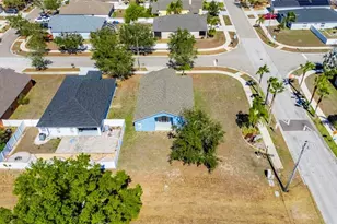 813 Cristelle Jean Dr, Ruskin, FL 33570 - Photo 91