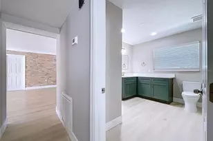 8822 Bay St NE, Saint Petersburg, FL 33702 - Photo 33