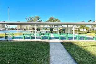 4550 Cove Cir, Saint Petersburg, FL 33708 - Photo 23