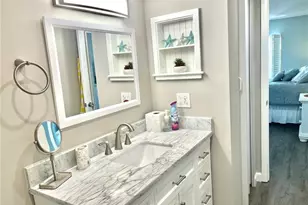 4550 Cove Cir, Saint Petersburg, FL 33708 - Photo 17