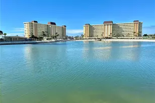 4550 Cove Cir, Saint Petersburg, FL 33708 - Photo 3