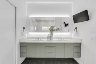 905 Bay Point Dr, Madeira Beach, FL 33708 - Photo 37