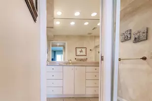 1055 W Peppertree Dr, Sarasota, FL 34242 - Photo 15