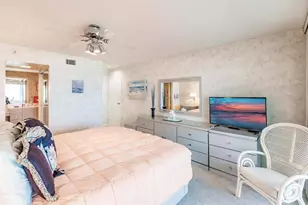 1055 W Peppertree Dr, Sarasota, FL 34242 - Photo 13