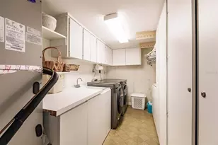 1055 W Peppertree Dr, Sarasota, FL 34242 - Photo 25