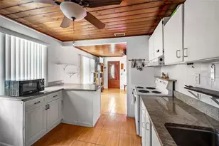 10001 N Arden Ave, Tampa, FL 33612 - Photo 11