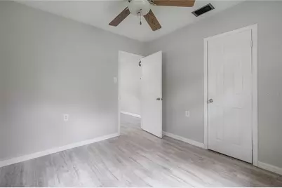 10411 N Woodmere Road, Tampa, FL 33617 - Photo 15