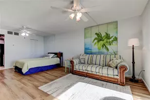 4775 Cove Cir, Saint Petersburg, FL 33708 - Photo 19