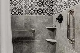 4775 Cove Cir, Saint Petersburg, FL 33708 - Photo 11