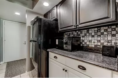 4775 Cove Circle #1105, Saint Petersburg, FL 33708 - Photo 5