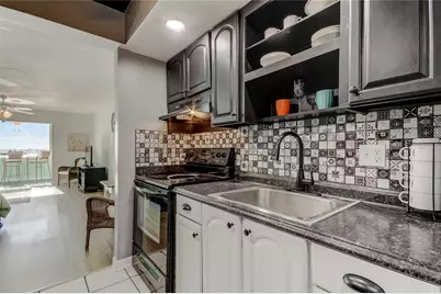 4775 Cove Circle #1105, Saint Petersburg, FL 33708 - Photo 3