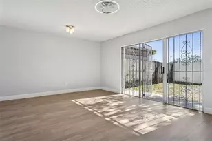 5110 Tennis Ct Cir, Tampa, FL 33617 - Photo 7