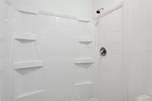 5110 Tennis Ct Cir, Tampa, FL 33617 - Photo 13