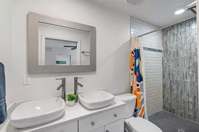 6631 Bougainvilla Avenue S, Saint Petersburg, FL 33707 - Photo 9