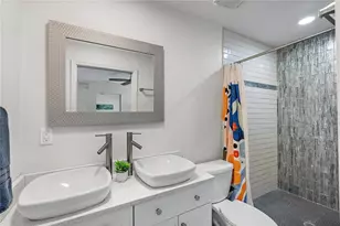 6631 Bougainvilla Ave S, Saint Petersburg, FL 33707 - Photo 9