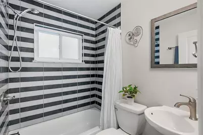 6631 Bougainvilla Avenue S, Saint Petersburg, FL 33707 - Photo 13