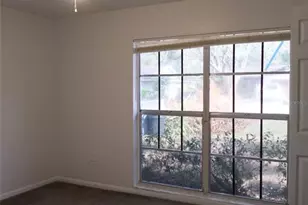 10410 N Connechusett Rd, Tampa, FL 33617 - Photo 11