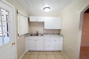 209 S Wiggins Rd, Plant City, FL 33566 - Photo 5