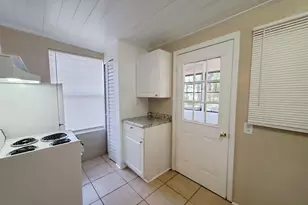 209 S Wiggins Rd, Plant City, FL 33566 - Photo 7