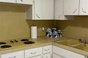 2460 Persian Dr, Clearwater, FL 33763 - Photo 9