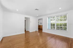2854 W Rainbow Cir, Sarasota, FL 34231 - Photo 9