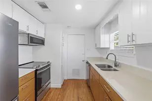 2854 W Rainbow Cir, Sarasota, FL 34231 - Photo 13