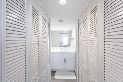 1055 W Peppertree Drive #106AA, Sarasota, FL 34242 - Photo 11