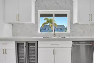 6400 Mockingbird Way S, Saint Petersburg, FL 33707 - Photo 15