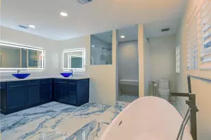 6400 Mockingbird Way S, Saint Petersburg, FL 33707 - Photo 21