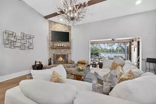 978 San Carlos Ct NE, Saint Petersburg, FL 33702 - Photo 15