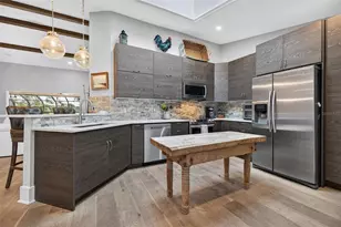 978 San Carlos Ct NE, Saint Petersburg, FL 33702 - Photo 9