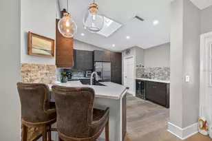 978 San Carlos Ct NE, Saint Petersburg, FL 33702 - Photo 7