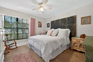 978 San Carlos Ct NE, Saint Petersburg, FL 33702 - Photo 29