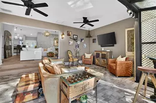 978 San Carlos Ct NE, Saint Petersburg, FL 33702 - Photo 23