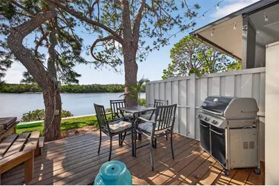 978 San Carlos Court NE, Saint Petersburg, FL 33702 - Photo 33