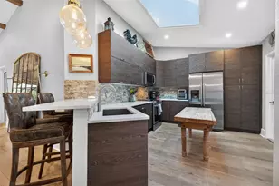 978 San Carlos Ct NE, Saint Petersburg, FL 33702 - Photo 7