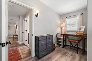 7423 Orpine Dr N, Saint Petersburg, FL 33702 - Photo 11