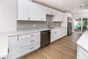 128 Boca Ciega Point Blvd N, Saint Petersburg, FL 33708 - Photo 9