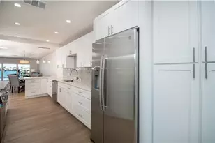 128 Boca Ciega Point Blvd N, Saint Petersburg, FL 33708 - Photo 7