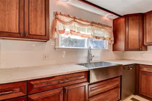 505 Riverview Ln, Tarpon Springs, FL 34689 - Photo 17