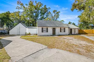 1403 College Park Ln, Tampa, FL 33612 - Photo 1