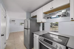 1403 College Park Ln, Tampa, FL 33612 - Photo 37