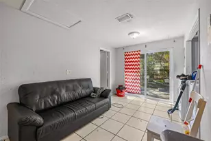 1403 College Park Ln, Tampa, FL 33612 - Photo 15