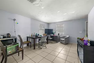 1403 College Park Ln, Tampa, FL 33612 - Photo 13