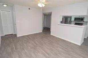 8635 Mallard Reserve Dr, Tampa, FL 33614 - Photo 5