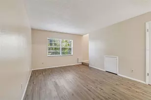 7015 Waterside Dr, Tampa, FL 33617 - Photo 29