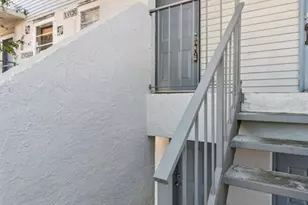 7015 Waterside Dr, Tampa, FL 33617 - Photo 9