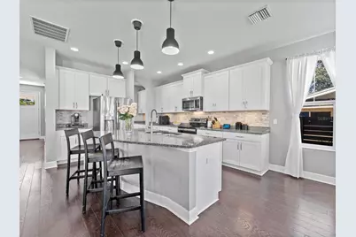 135 24th Avenue S, Saint Petersburg, FL 33705 - Photo 5